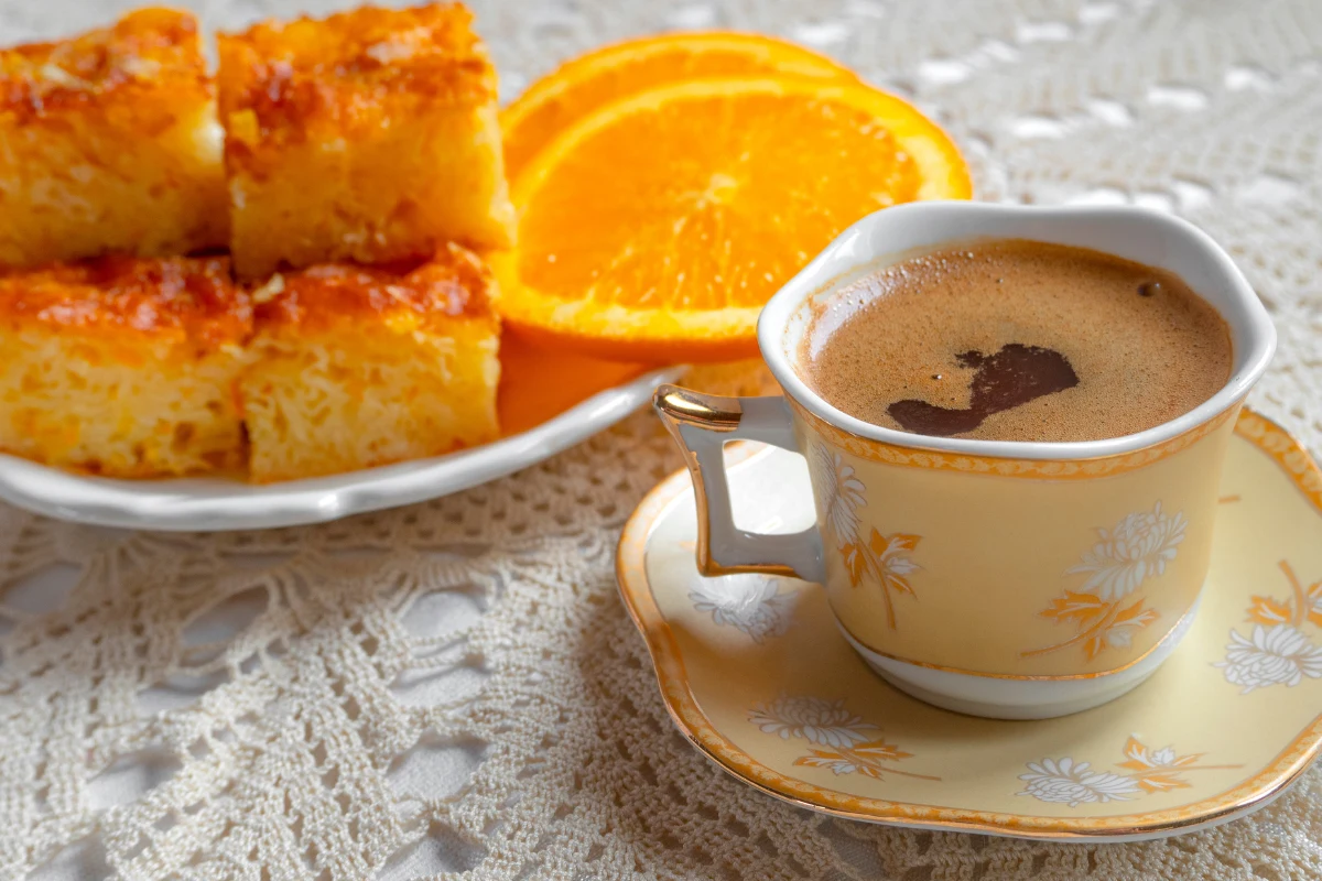 Z badań wynika, że osoby spożywające kawę żyją dłużej niż osoby, które jej nie spożywają Z badań wynika, że osoby spożywające kawę żyją dłużej niż osoby, które jej nie spożywają