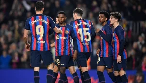 Andreas Christensen (nr 15) jest sfrustrowany swoją obecną pozycją w Barcelonie