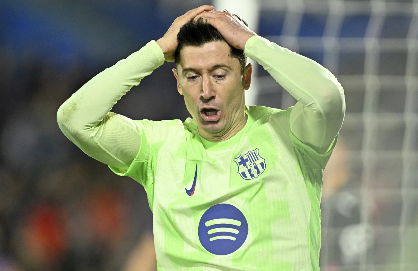 Robert Lewandowski w trykocie FC Barcelona podczas meczu La Liga z Getafe