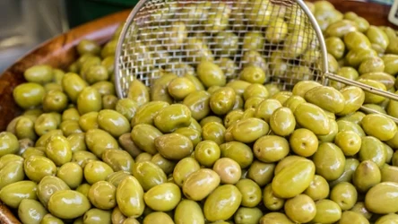 Oliwki warto włączyć do swojej diety. Już kilka sztuk dziennie pozytywnie wpływa na organizm. 