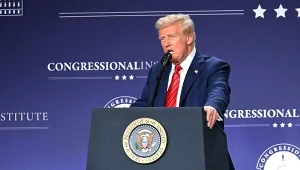 USA: Demokratów pokonały koszty, Trump nie żałuje. Tak chce wygrać wybory jesienią