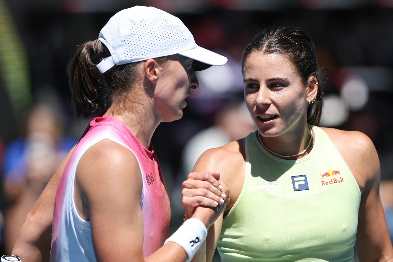 Iga Świątek i Emma Navarro podczas Australian Open