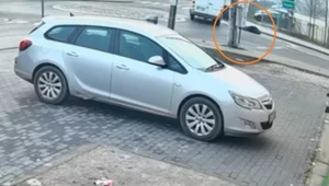 38-latka wypadła z samochodu na rondzie w Piasecznie