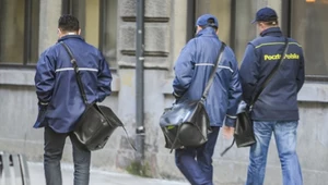 Zwolnienia w Poczcie Polskiej obejmą listonoszy. Związkowcy: Kto będzie roznosił listy?