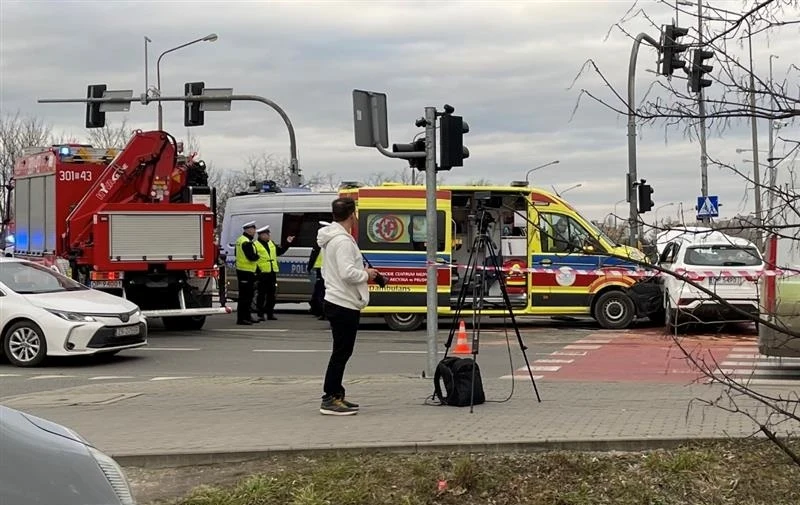 W Opolu doszło do zderzenia karetki z autem osobowym W Opolu doszło do zderzenia karetki z autem osobowym