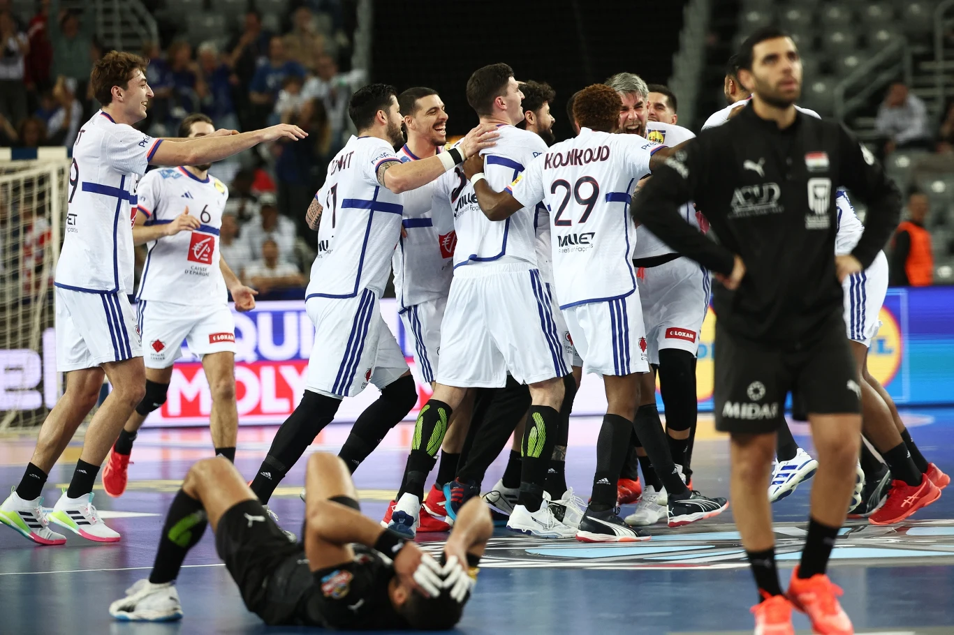 Radość reprezentantów Francji i rozpacz Egipcjan. Dla nich ten mundial się skończył, Francja zagra z Chorwacją o finał