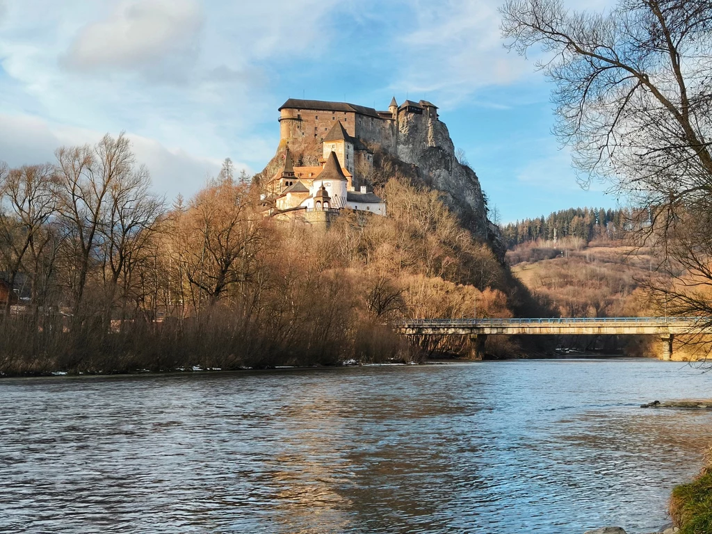 Zamek Orawski nad rzeką Orawą