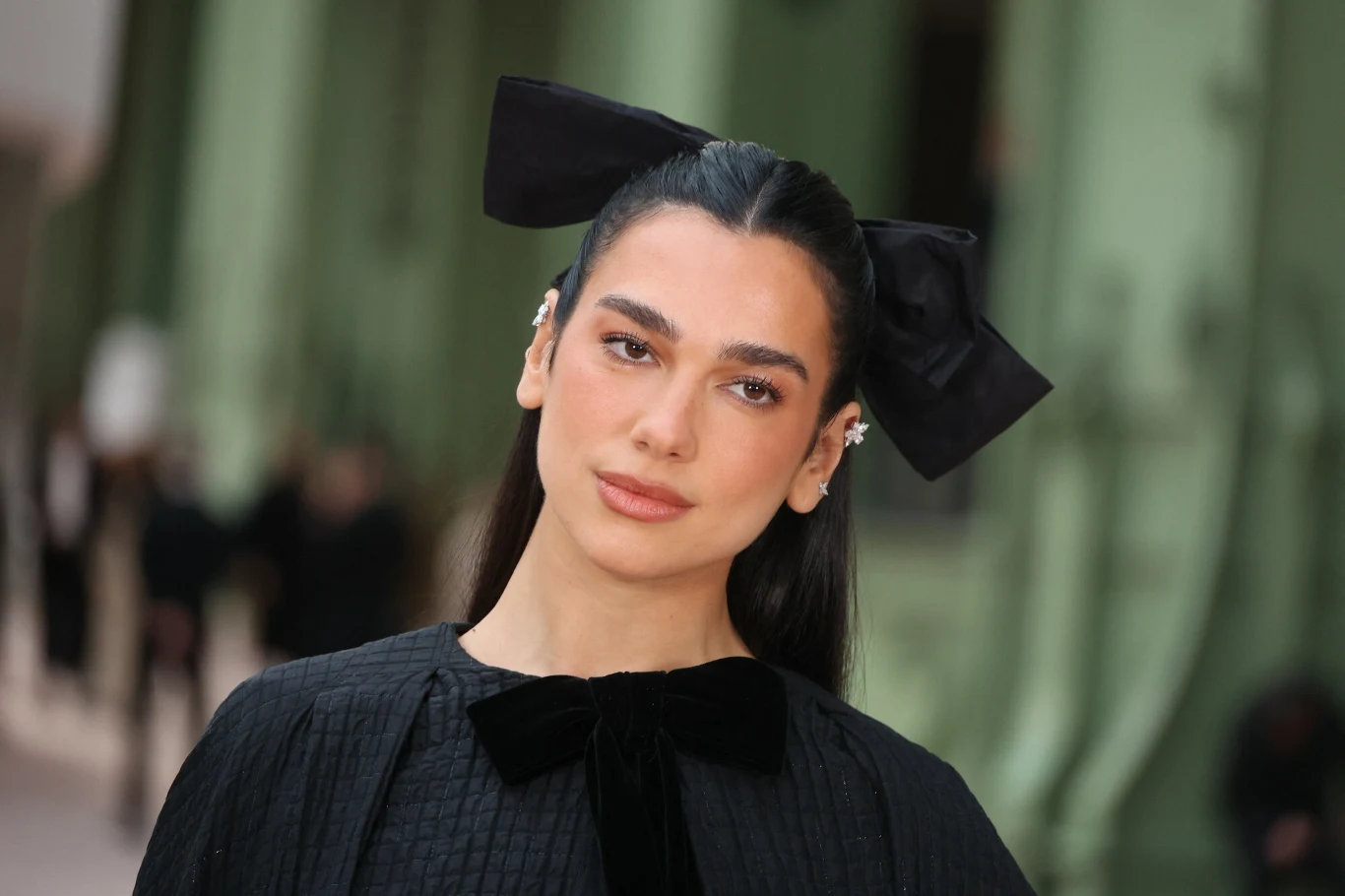 Dua Lipa na Paryskim Tygodniu Mody. Piosenkarka udowodniła, że nie bez powodu jest uznawana za ikoną stylu Dua Lipa na Paryskim Tygodniu Mody. Piosenkarka udowodniła, że nie bez powodu jest uznawana za ikoną stylu