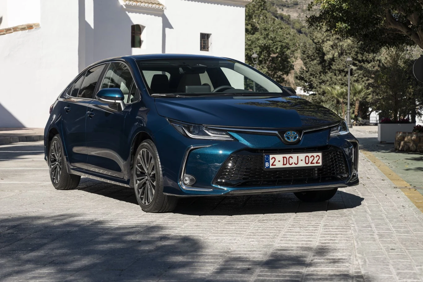 Toyota Corolla Sedan z benzynowym silnikiem 1.5 o mocy 125 KM dostępna na Giełdzie Toyoty kosztuje teraz 89 900 zł.