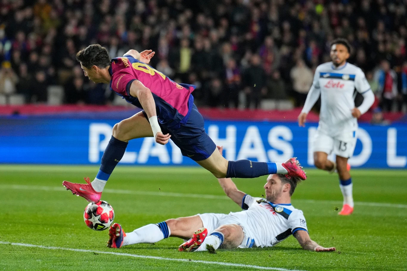 Robert Lewandowski w meczu z Atalantą