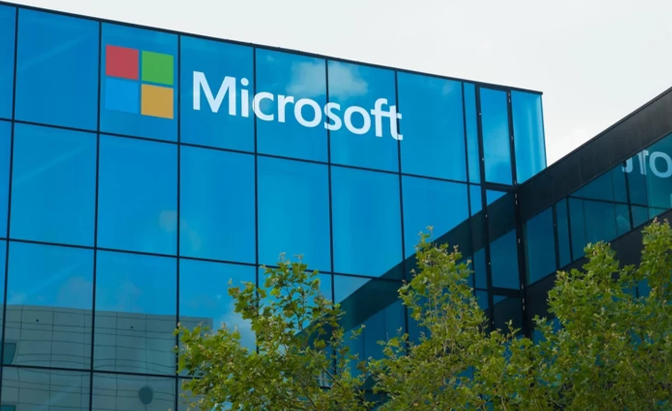 Microsoft Logo Microsoft, tło powiązane z tematyką gier oraz filmowych adaptacji franczyz Microsoftu.