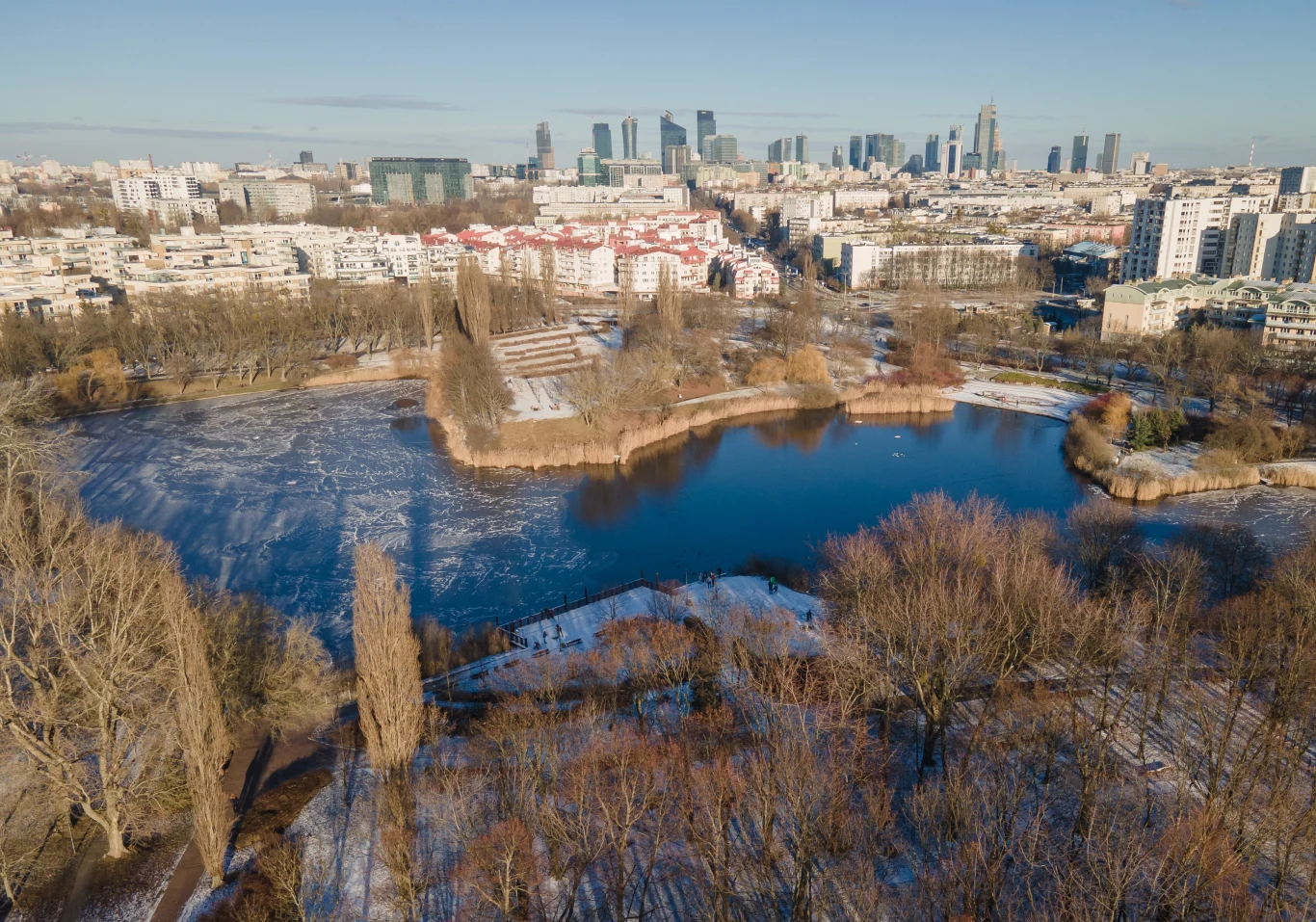 Park Szczęśliwicki to dobre miejsce do spędzenia wolnego czasu podczas ferii zimowych w stolicy. Jakie atrakcje oferuje?