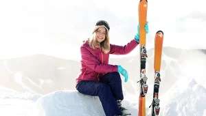 Ten kraj kojarzy się z upalnymi wakacjami. Teraz zaprasza na narty