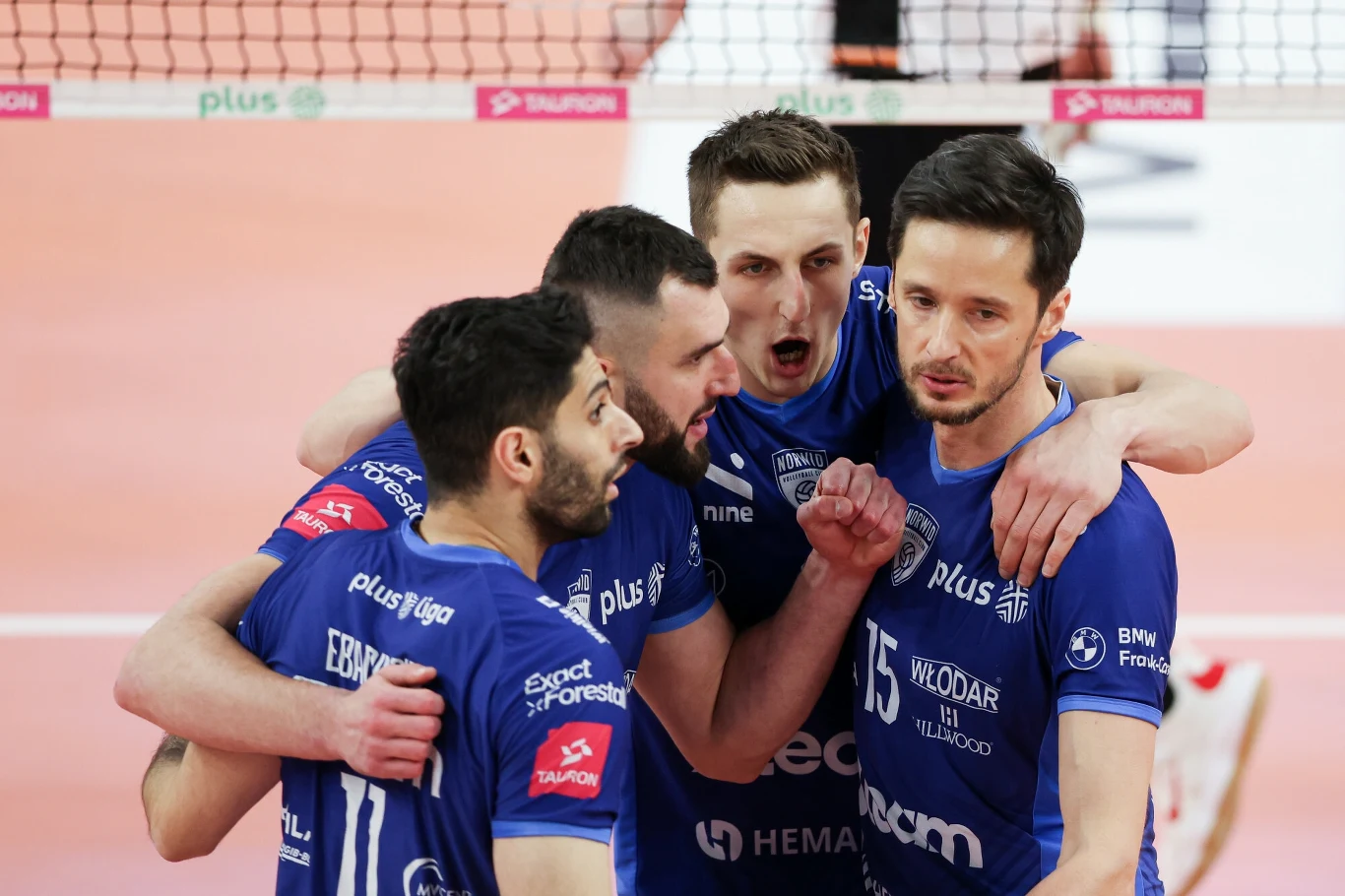 Siatkarze Norwida Częstochowa Łukasz Żygadło (pierwszy z prawej) w barwach Norwida Częstochowa