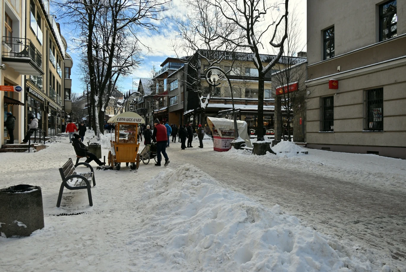 Zakopane będzie walczyć z ulicznymi grajkami i nielegalnym handlem na Krupówkach Zakopane będzie walczyć z ulicznymi grajkami i nielegalnym handlem na Krupówkach