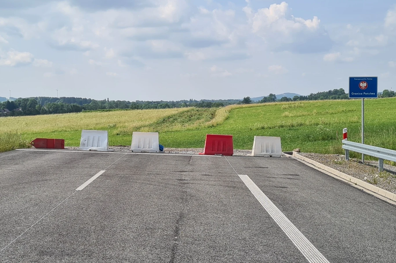 Droga S3 obecnie nie ma bezpośredniego połączenia z czeską autostradą D11. Ale nasi sąsiedzi już nad tym pracują. Droga S3 obecnie nie ma bezpośredniego połączenia z czeską autostradą D11. Ale nasi sąsiedzi już nad tym pracują.