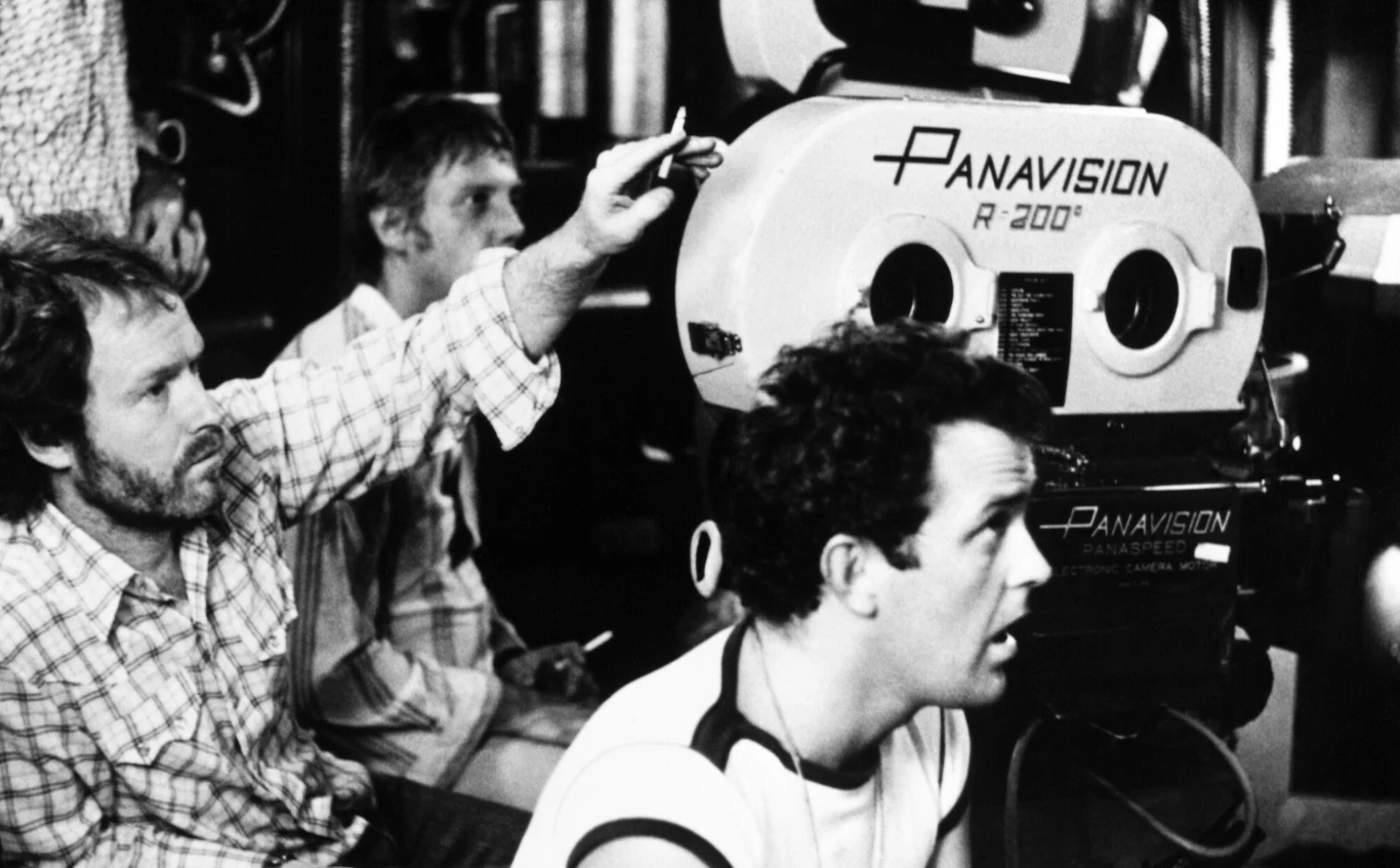 Ridley Scott (z lewej) na planie filmu "Obcy" Ridley Scott (z lewej) na planie filmu "Obcy"