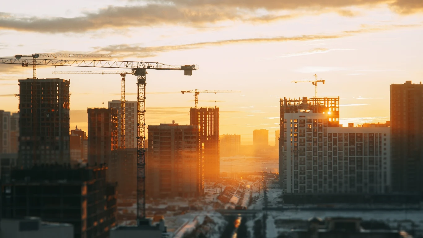 To, że dużo budujemy nie musi oznaczać, że mieszkania będą tanieć