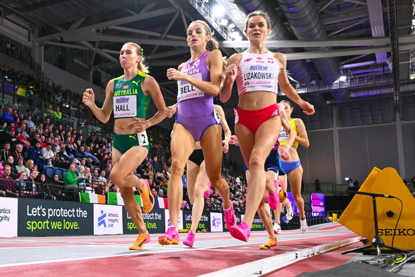 Weronika Lizakowska (z prawej) w biegu eliminacyjnym w HMŚ w Glasgow Weronika Lizakowska (z prawej) w biegu eliminacyjnym w HMŚ w Glasgow