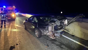 Poważny wypadek w Niemczech. Kierowca z Polski miał ponad trzy promile alkoholu. Na zdj. zniszczone osobowe volvo naszego rodaka 