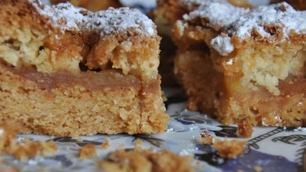 Szarlotka i jabłecznik to dwa różne ciasta. 