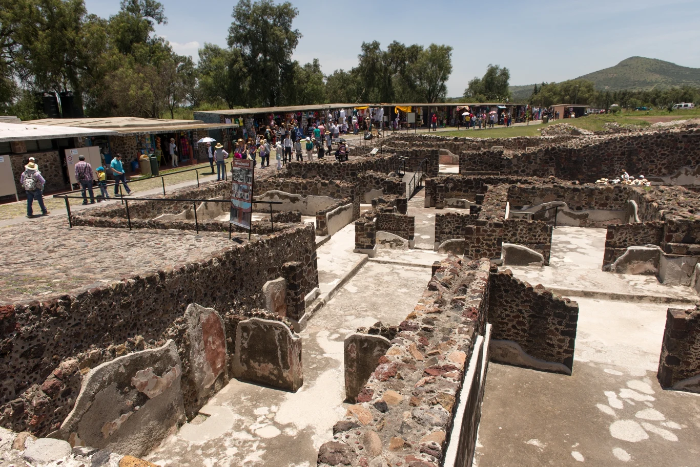 Badania archeologiczne na terenie Teotihuacán pozwalają odkryć zaskakujące zwyczaje dawnych mieszkańców miasta.