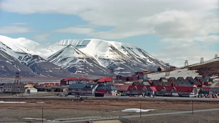 Svalbard, Longyearbyen. To właśnie te tereny zagrożone są zmianami klimatu w największym stopniu