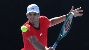 Mecz Hurkacza nagle przerwany, doktor na korcie. Później nastała dominacja