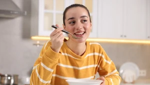 Jedz tę zupę zimą. Rozgrzewa, wzmacnia odporność i poprawia metabolizm