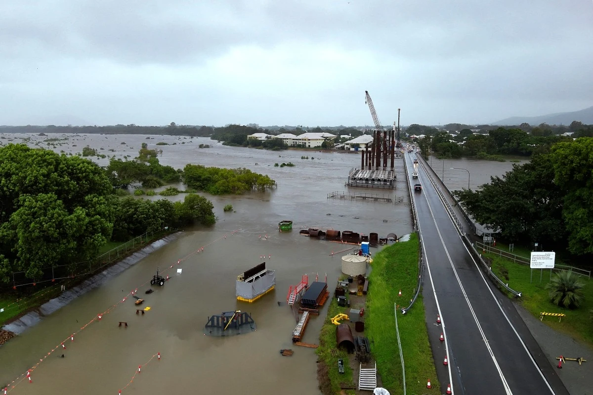 Zalana tereny nieopodal miasta Townsville w australijskim stanie Queensland. W wielu miejscach w kilka dni spadło tyle samo wody, ile zwykle przez pół roku Zalana tereny nieopodal miasta Townsville w australijskim stanie Queensland. W wielu miejscach w kilka dni spadło tyle samo wody, ile zwykle przez pół roku