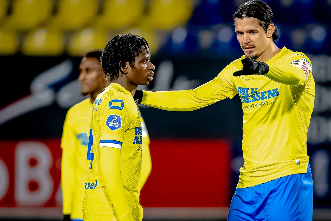 Oskar Zawada (z prawej) od pierwszego występu pełni w drużynie rolę kapitana