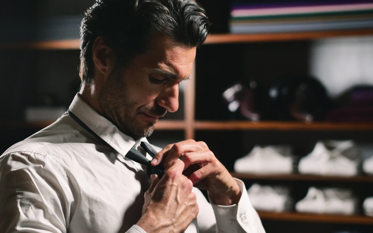 Jak wiązać krawat?