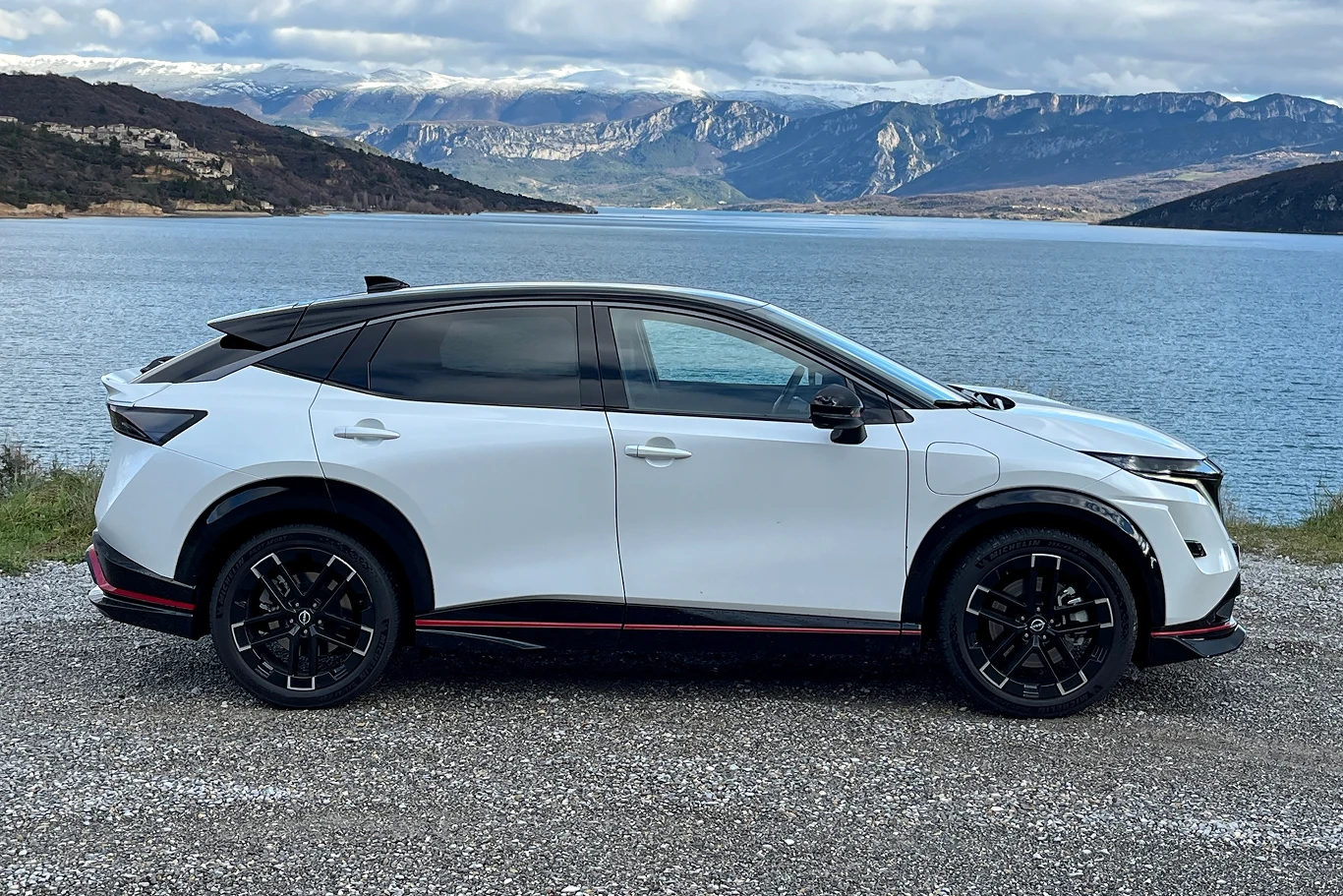 Wersja Nismo wzbogaca już i tak dynamiczną sylwetkę o dodatkowe sportowe akcenty.