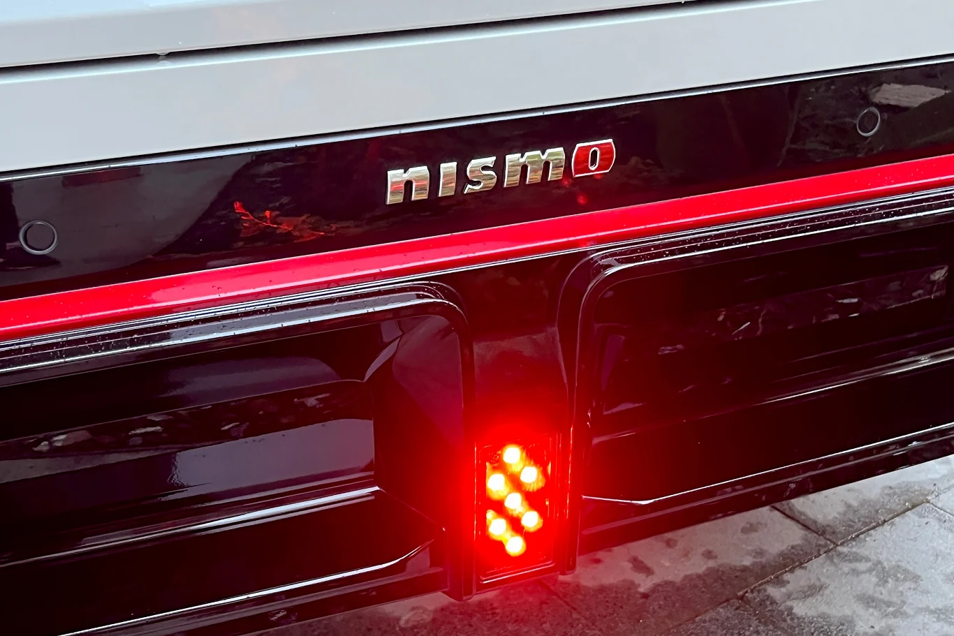 Światło przeciwmgłowe to niemal identyczne rozwiązanie, jakie znajdziemy w bolidach Formuły E.