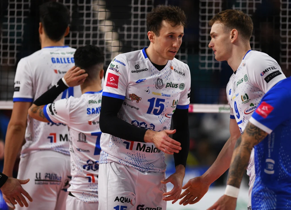 Paweł Halaba (nr 15), a z prawej Bartosz Filipiak - dwóch bohaterów Ślepska Malow Suwałki Paweł Halaba (nr 15), a z prawej Bartosz Filipiak - dwóch bohaterów Ślepska Malow Suwałki