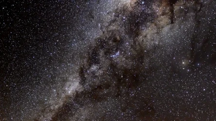Dziwne kuliste obiekty na krańcach Drogi Mlecznej wprawiają astronomów w zakłopotanie.