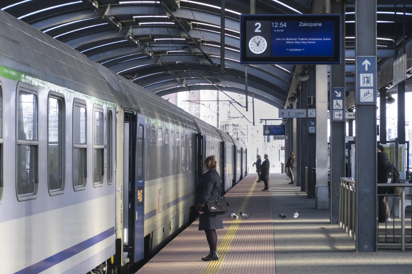Kiedy można dostać rekompensatę za opóźnienie pociągu? Pociąg znów miał opóźnienie? Sprawdź, jak i kiedy można ubiegać się o odszkodowanie!