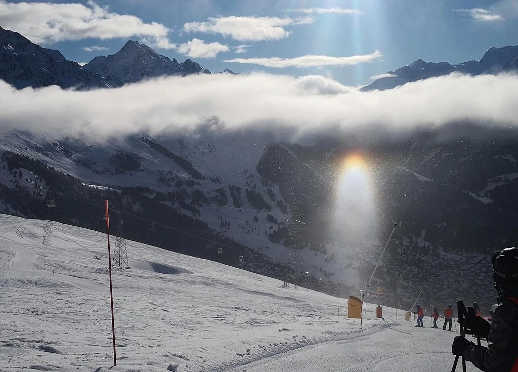Podobne zjawisko zaobserwowane w Alpach szwajcarskich, na wysokości ok. 2 tys. m n.p.m. Podobne zjawisko zaobserwowane w Alpach szwajcarskich, na wysokości ok. 2 tys. m n.p.m.