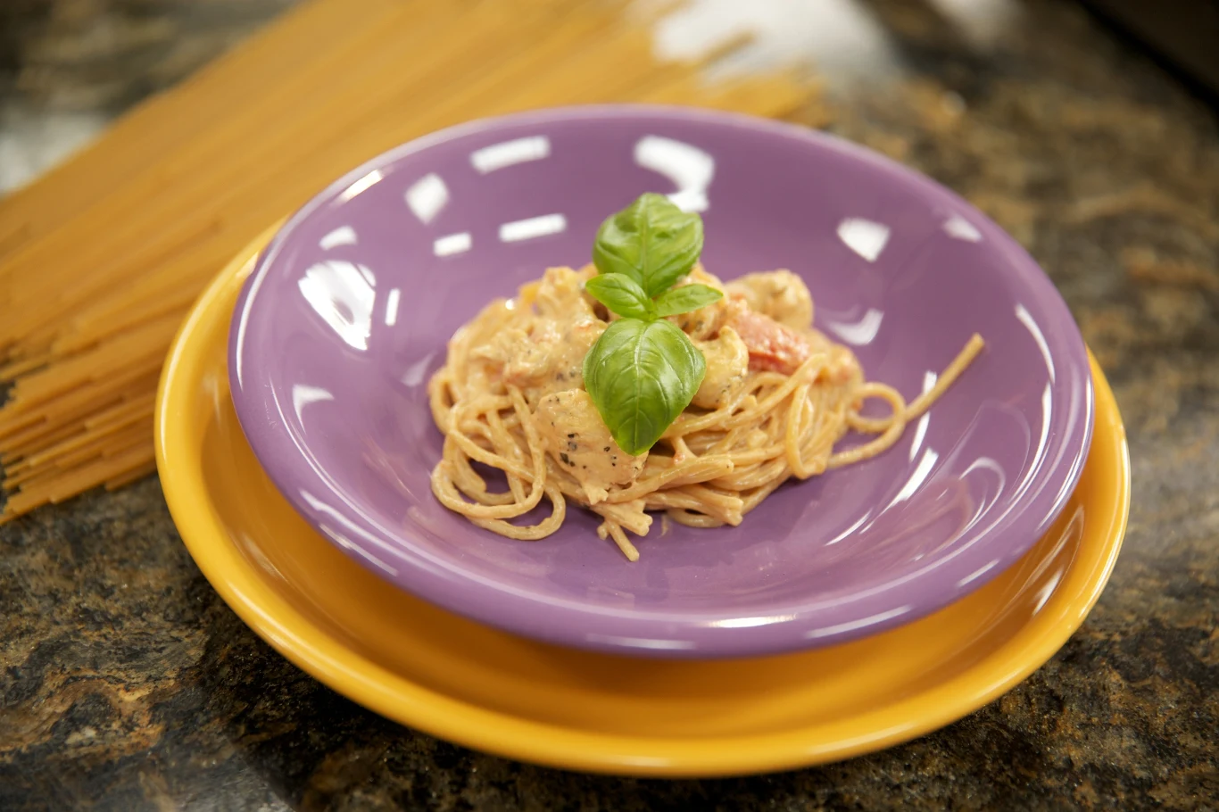 Lekkie danie z indyka z makaronem razowym Lekkie danie z indyka z makaronem razowym