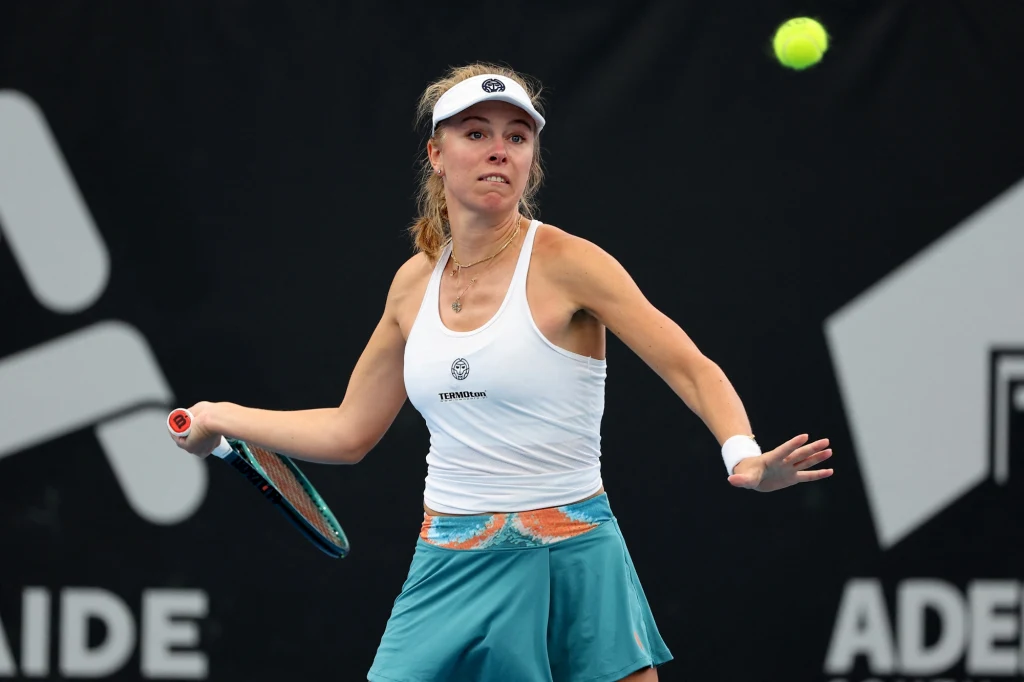 Magdalena Fręch rywalizowała z Lindą Noskovą w pierwszej rundzie WTA 500 w Abu Zabi Magdalena Fręch rywalizowała z Lindą Noskovą w pierwszej rundzie WTA 500 w Abu Zabi