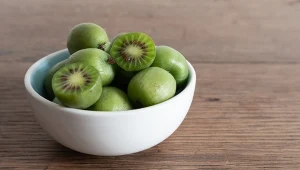 ​Jest mniejszy od kiwi, lecz zawiera mnóstwo witamin. Włącz ten owoc do diety