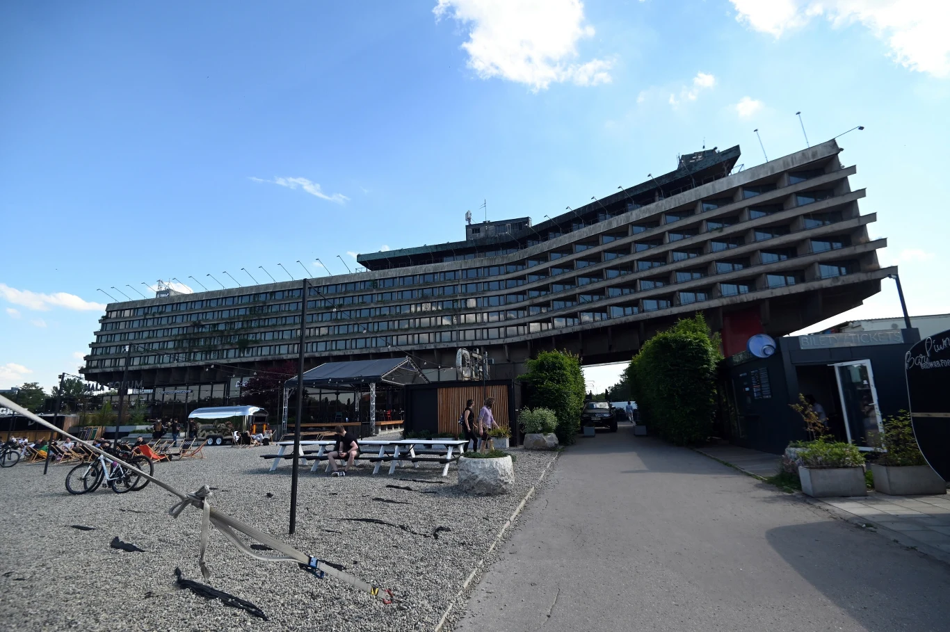 Znika kultowe miejsce Krakowa. Bez podania przyczyny została zamknięta Hala Forum Znika kultowe miejsce Krakowa. Bez podania przyczyny została zamknięta Hala Forum