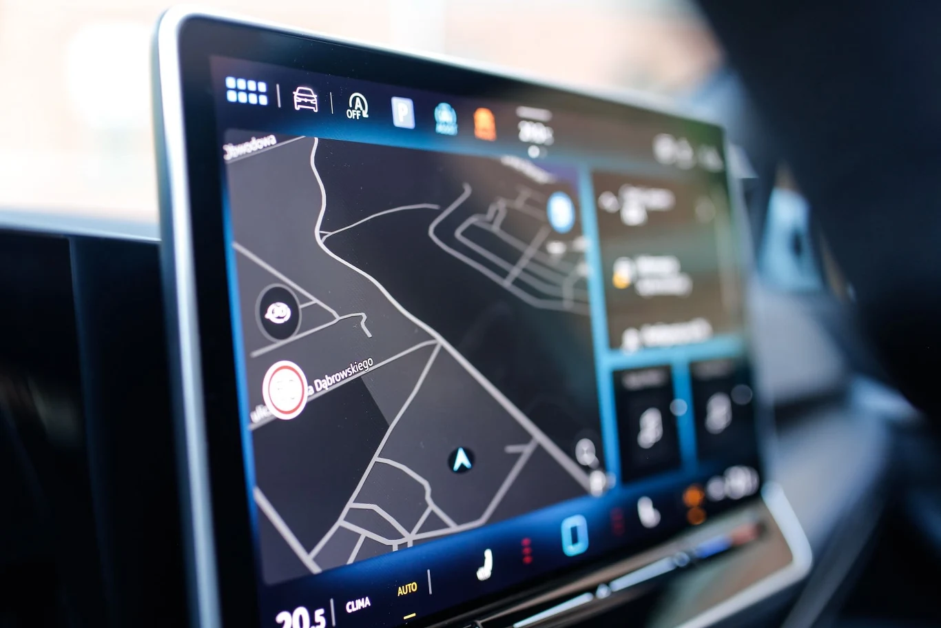 Po modernizacji Volkswagen Golf został wyposażony również w nowy system multimediów. Wyróżnia się on m.in. płynniejszym działaniem.