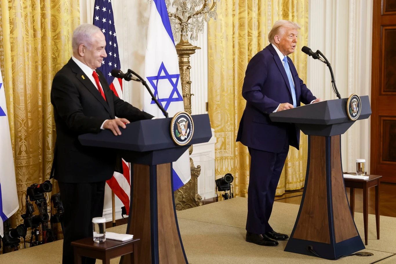Donald Trump spotkał się w Białym Domu z premierem Izraela Binjaminem Netanjahu Donald Trump spotkał się w Białym Domu z premierem Izraela Binjaminem Netanjahu