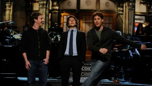 Mark Zuckerberg, Jesse Eisenberg i Andy Samberg w programie "Saturday Night Live"