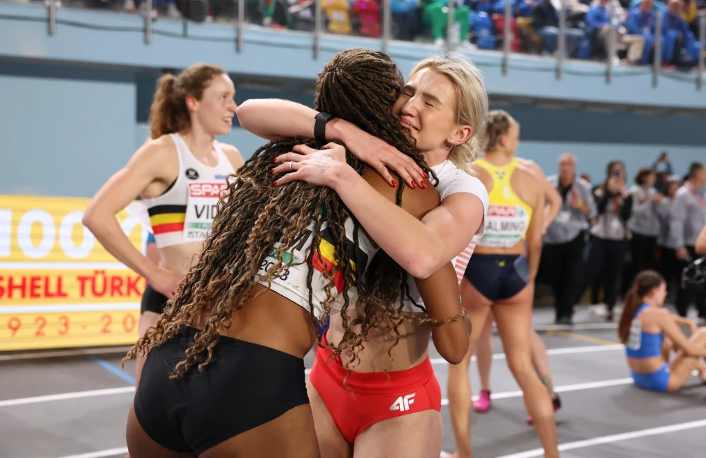 Nafissatou Thiam i Adrianna Sułek po zakończonej rywalizacji w HME w Stambule dwa lata temu. Trzykrotna mistrzyni olimpijska nie będzie bronić tytułu Nafissatou Thiam i Adrianna Sułek po zakończonej rywalizacji w HME w Stambule dwa lata temu. Trzykrotna mistrzyni olimpijska nie będzie bronić tytułu