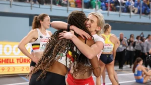 Nafissatou Thiam i Adrianna Sułek po zakończonej rywalizacji w HME w Stambule dwa lata temu. Trzykrotna mistrzyni olimpijska nie będzie bronić tytułu