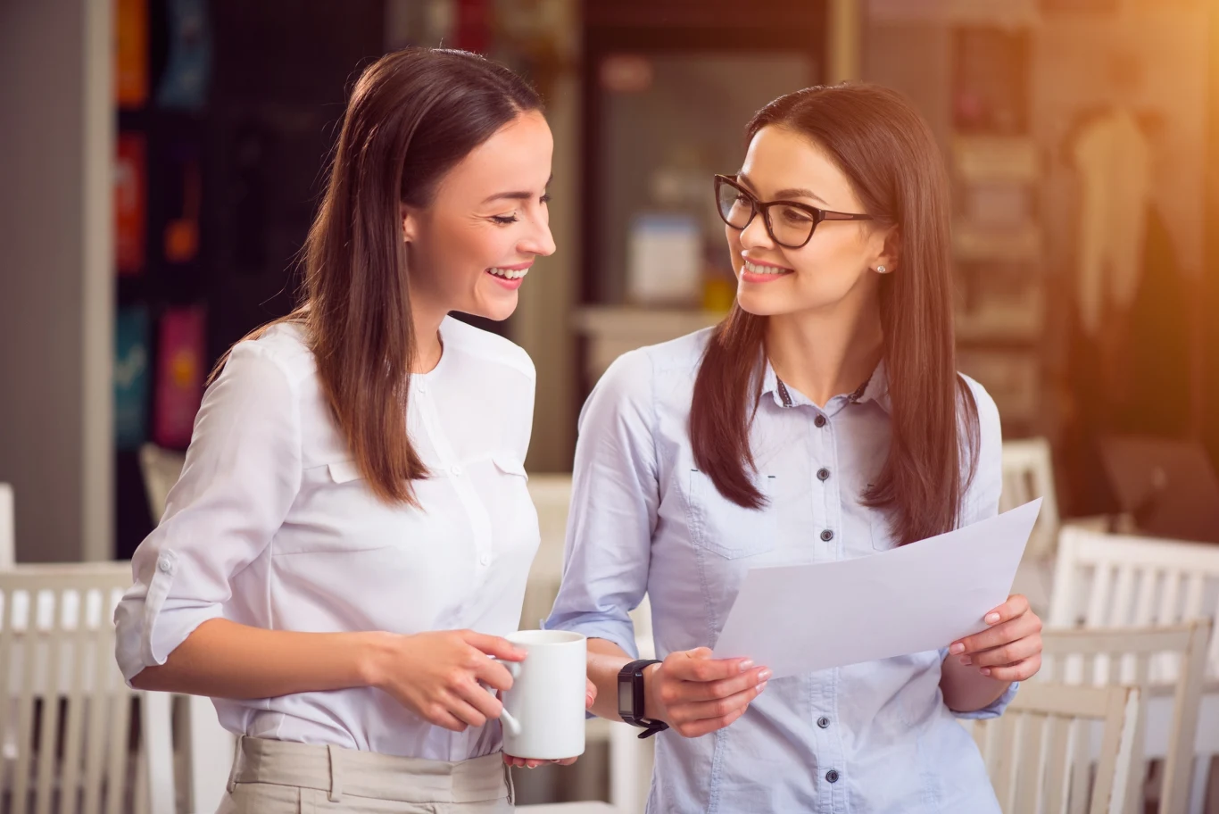 Small talk, który rozpocznie się w pracy czy w windzie może być początkiem długiej i pięknej relacji