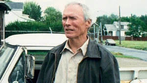 Clint Eastwood w scenie z "Gran Torino"