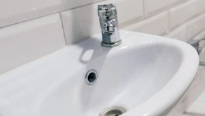Jest w każdej umywalce. Prawie nikt nie wie po co, a ma ważne zastosowanie